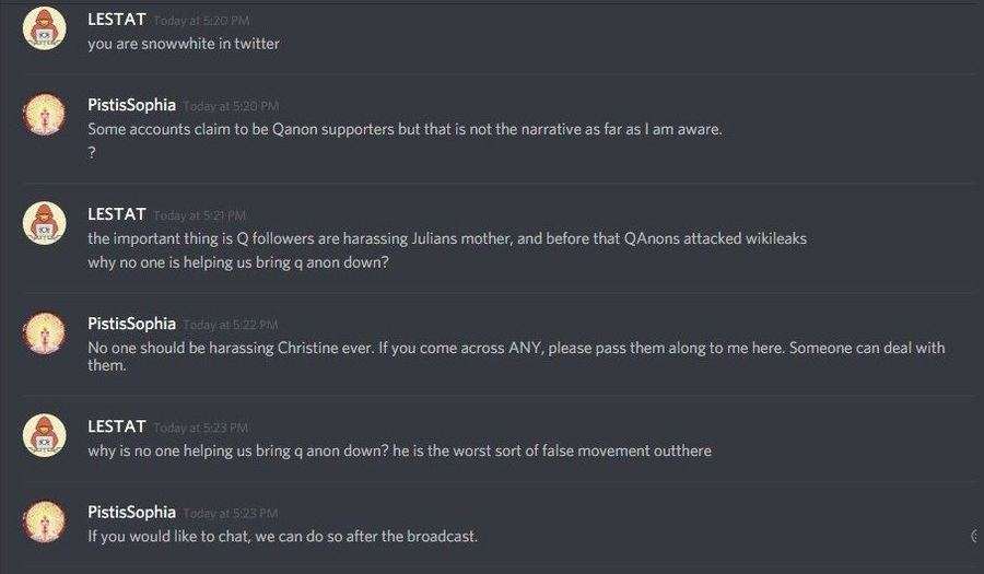 Captura de Discord en la que LESTAT dice que los seguidores de Q acosan a la mamá de Julian y pregunta por qué nadie ayuda a derribar a QAnon