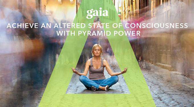 Imagen promocional de Gaia titulada Achieve An Altered State Of Consciousness With Pyramid Power, con una mujer meditando dentro de un triángulo verde sobre una calle de ciudad