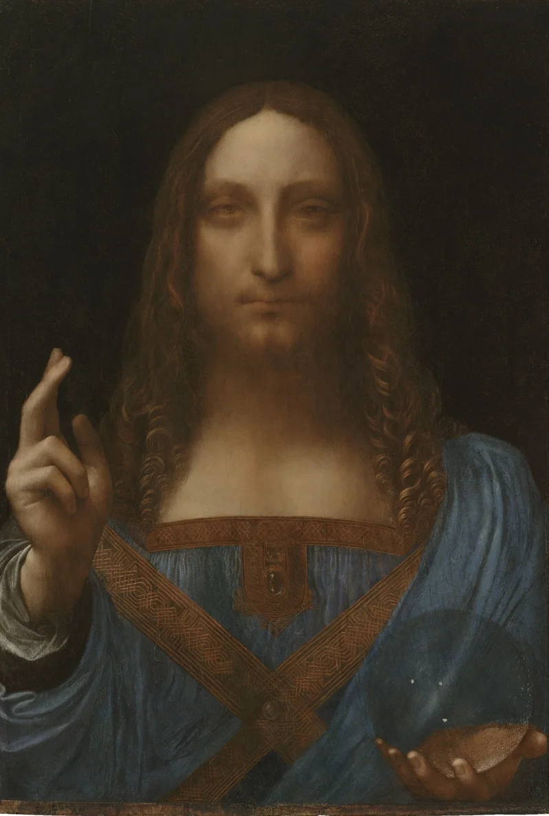 Pintura de Jesucristo en túnica renacentista, con la mano derecha alzada en bendición con dos dedos extendidos y la izquierda sosteniendo una esfera transparente de cristal; atribuida a Leonardo da Vinci, titulada Salvator Mundi